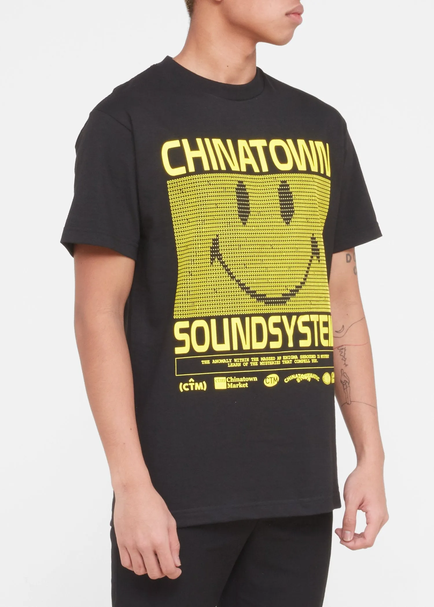 CHINATOWN MARKET: SOUND SYSTEM TEE [BLACK]